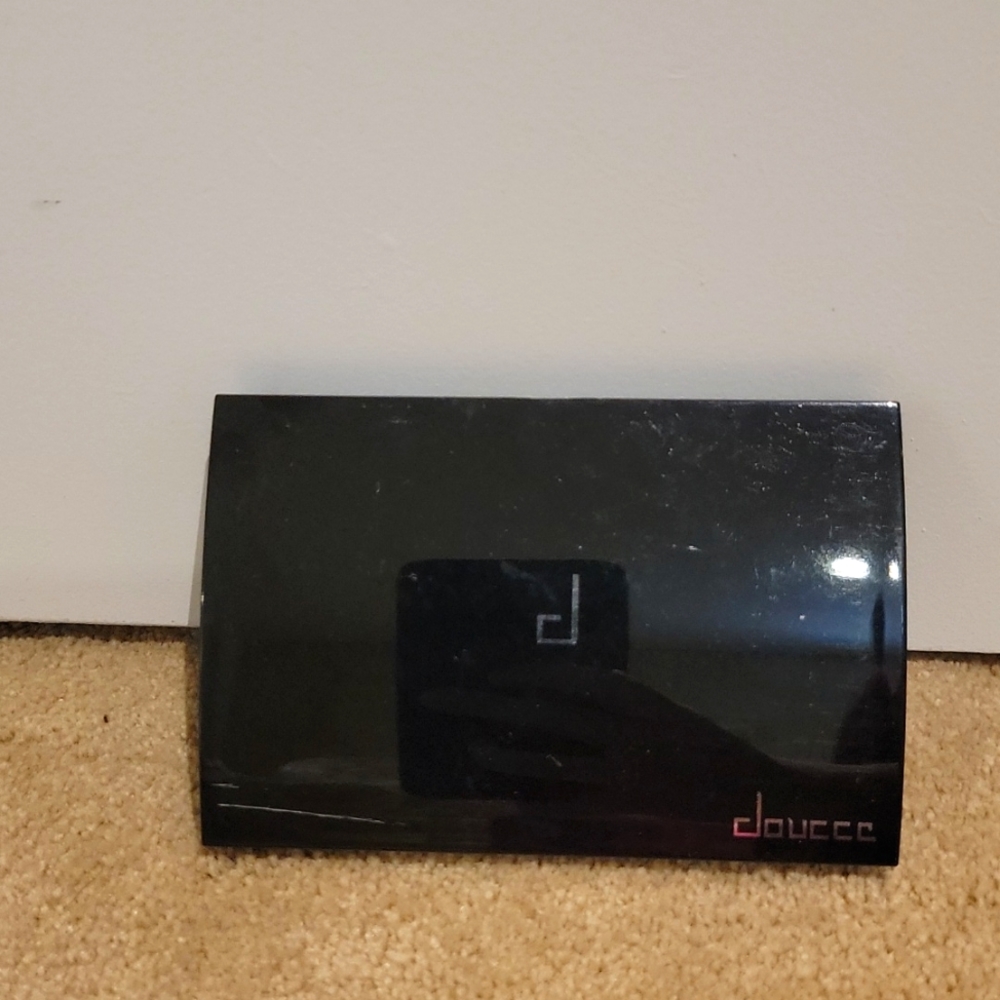 Doucce eye shadow pallette